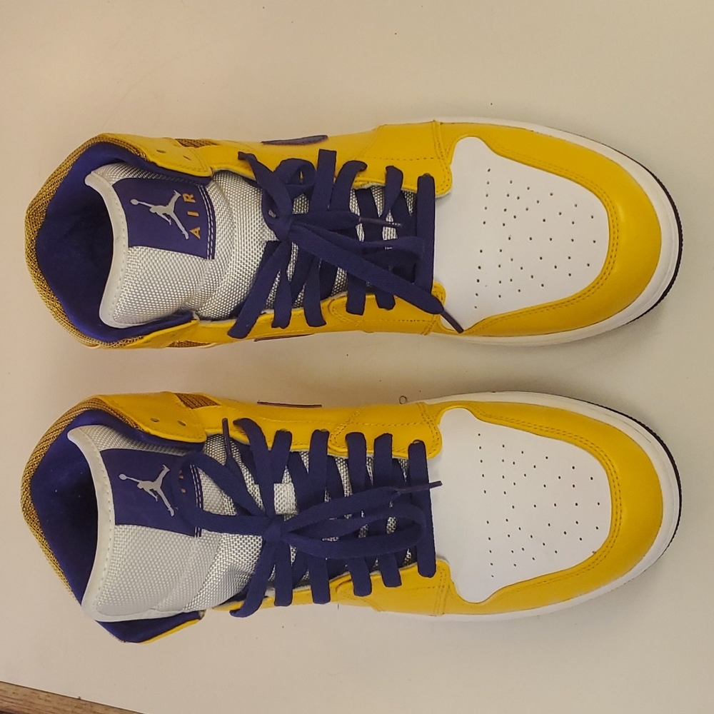 Air Jordan 1 Mid Lakers